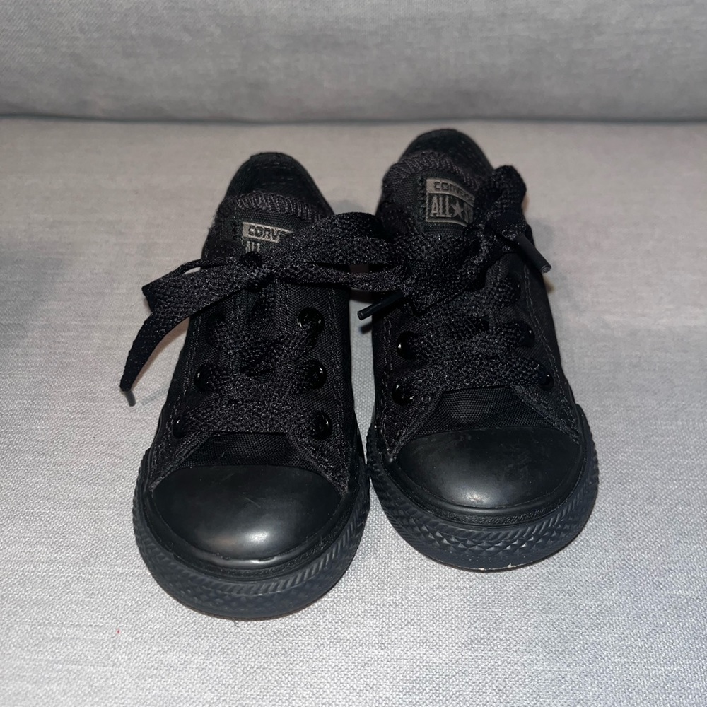 Converse (used once) size 6C

Smoke free+pet free home